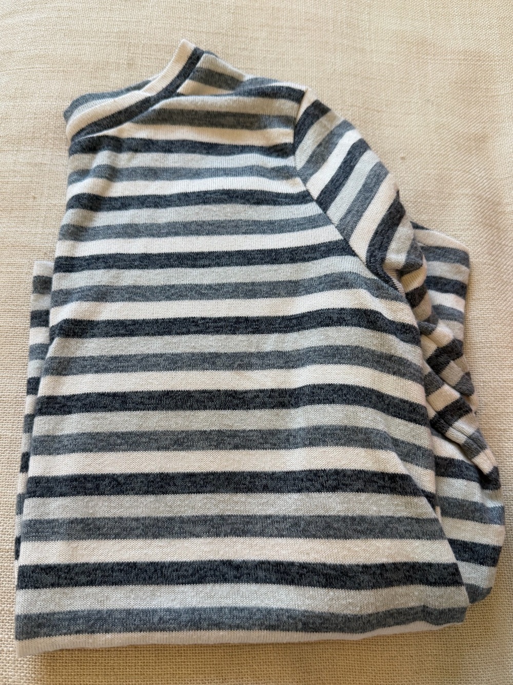 American Eagle striped Knit shirt in blue and white. Like new, no flaws
